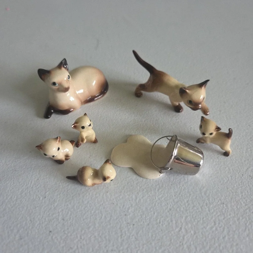 Vintage Hagen Renaker 4 Miniature Siamese Kittens Drinking Milk Mom Dad Family